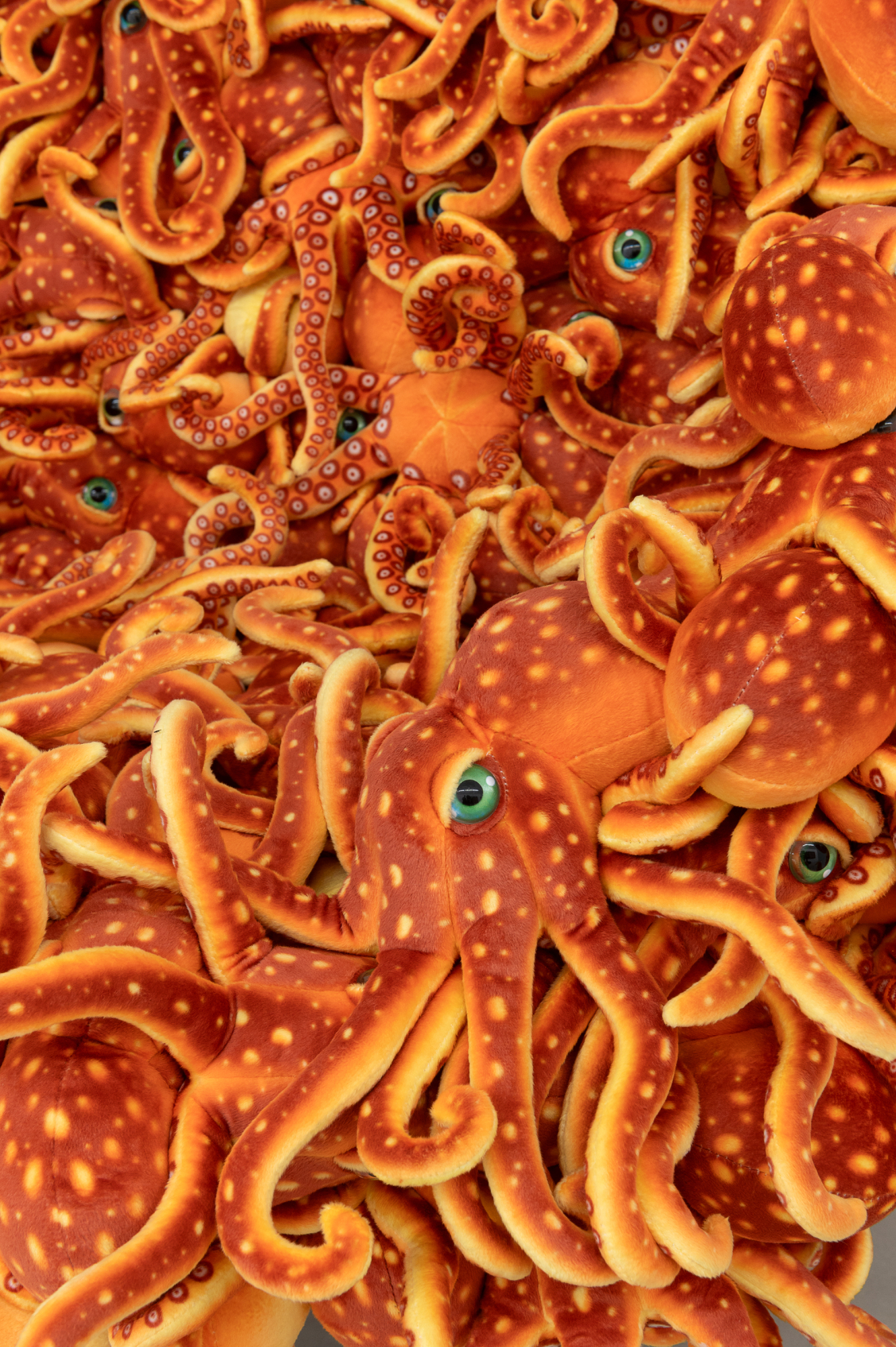 Estúdio Campana | Poltrona banquete polvo, 2025